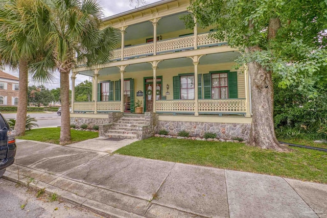 view of front of property with a front lawn and a porch