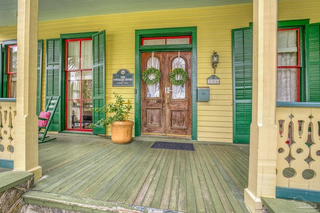 entrance to property with covered porch