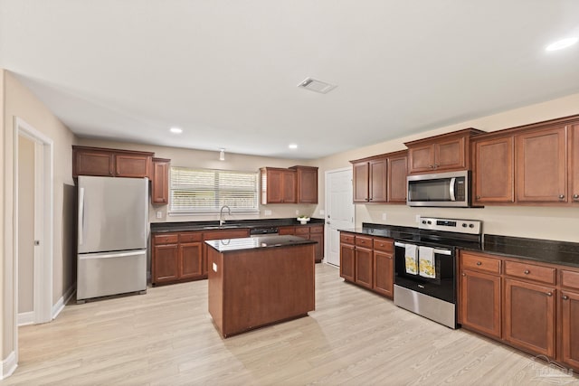 1804 Twin Pine Blvd, Gulf Breeze, FL 32563 - kitchen with appliances with stainless steel finishes, dark countertops, light wood-style floors, a kitchen island, and recessed lighting