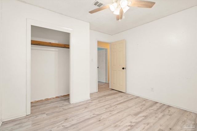 unfurnished bedroom with ceiling fan, light wood-type flooring, and a closet