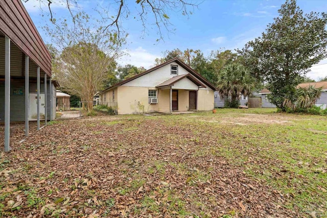 view of front of property with a front yard