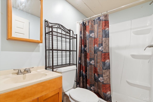 bathroom featuring a shower with curtain, vanity, and toilet