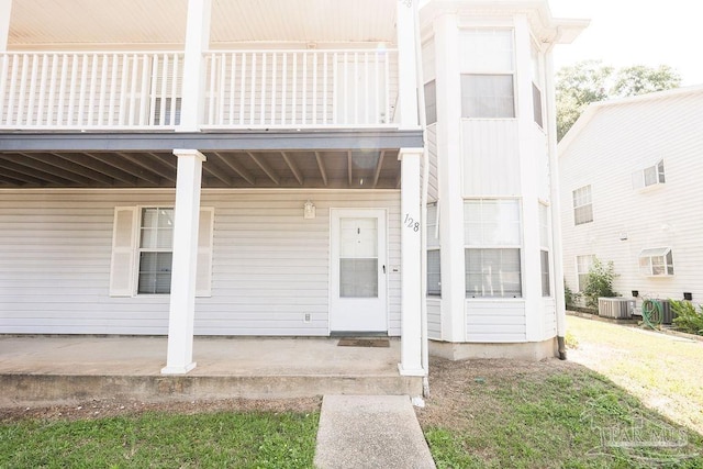 Listing photo 2 for 1500 Johnson Ave Unit 128, Pensacola FL 32514