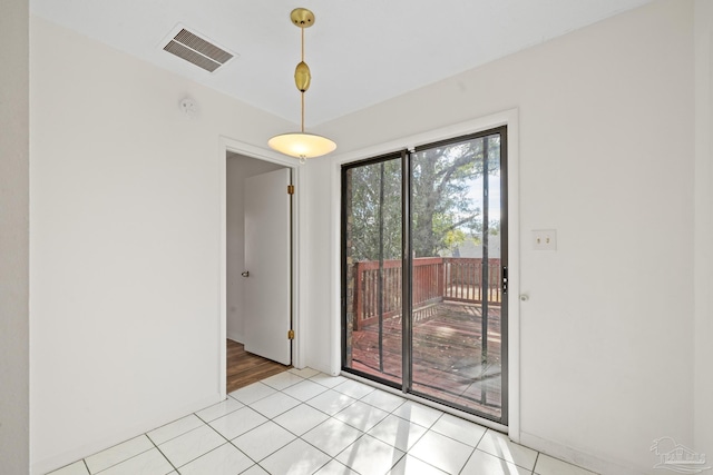 unfurnished room featuring light tile patterned floors