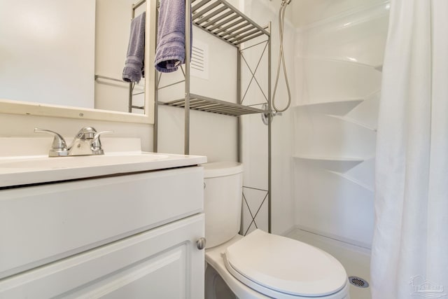 full bathroom with toilet, a shower with shower curtain, and vanity