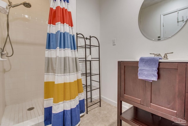 full bathroom featuring a sink, a tile shower, and baseboards