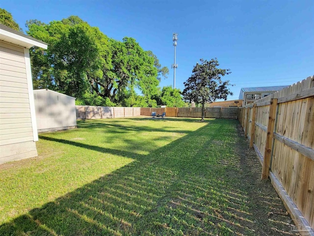 view of yard featuring a fenced backyard