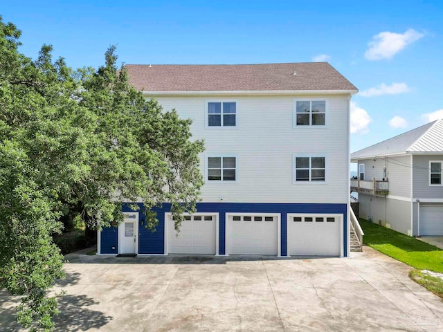 view of front facade featuring a garage