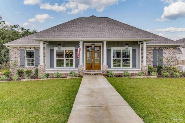 view of front of home featuring a front lawn