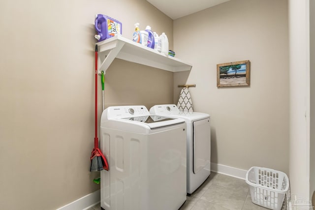 washroom featuring light tile patterned floors and independent washer and dryer