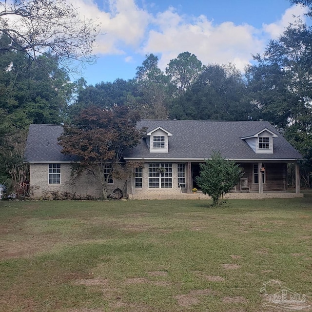 view of front facade featuring a front lawn, a porch, and a shingled roof