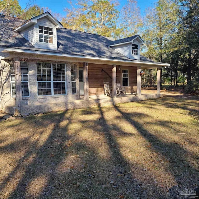 view of front of house featuring a front yard