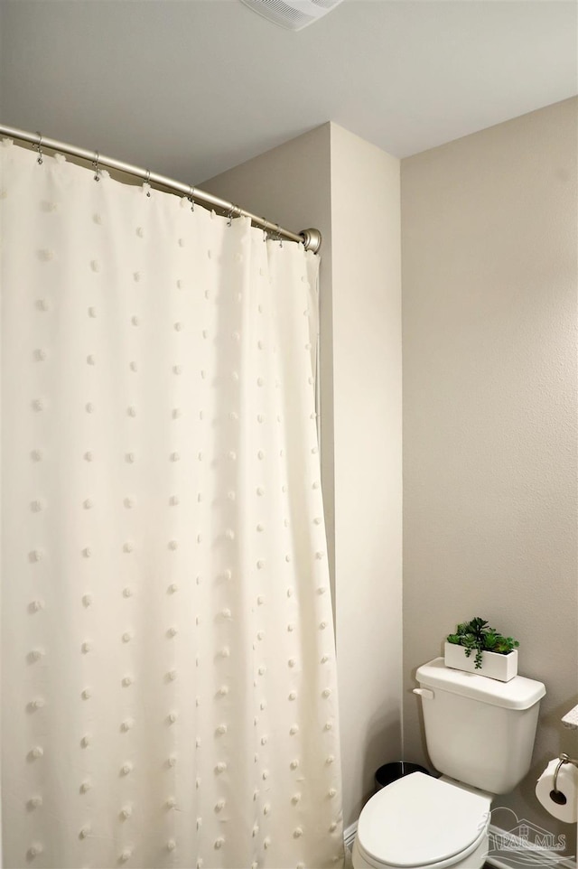 9668 Nature Creek Blvd, Pensacola, FL 32526 - full bath featuring a shower with shower curtain