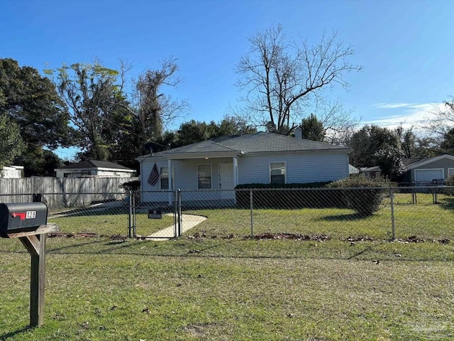 view of front of house featuring a front yard