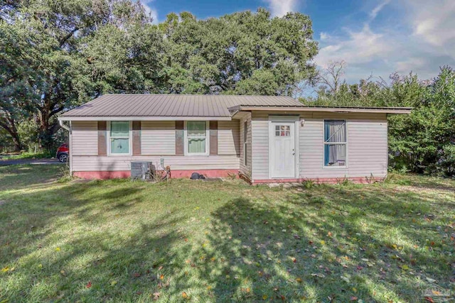 ranch-style home with a front lawn