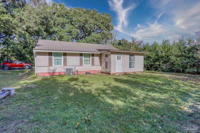 ranch-style house featuring cooling unit and a front yard