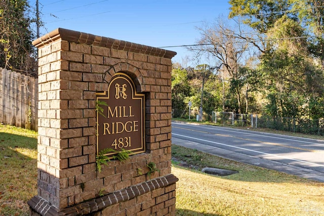 view of community / neighborhood sign