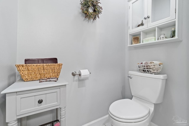 bathroom featuring toilet