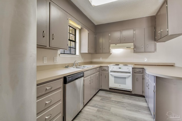 kitchen with under cabinet range hood, a sink, white range with electric stovetop, light wood-style floors, and dishwasher