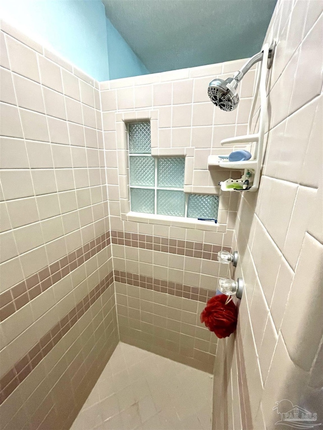 bathroom featuring tiled shower