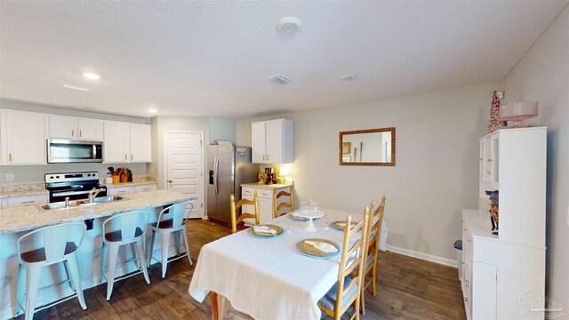 dining room with baseboards, visible vents, dark wood-type flooring, and recessed lighting