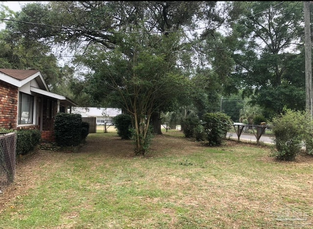 6232 Jalyn Rd, Pensacola, FL 32503 - view of yard with fence