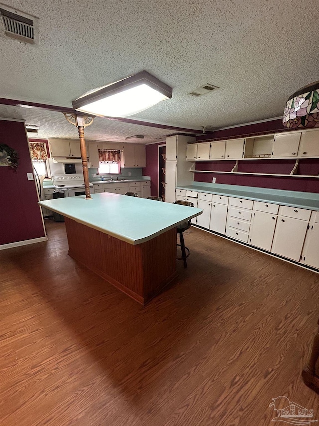 6232 Jalyn Rd, Pensacola, FL 32503 - playroom featuring a textured ceiling, dark wood-style flooring, and visible vents