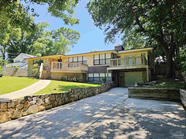 view of front of house featuring a garage and a front yard