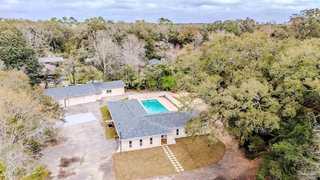 bird's eye view with a wooded view