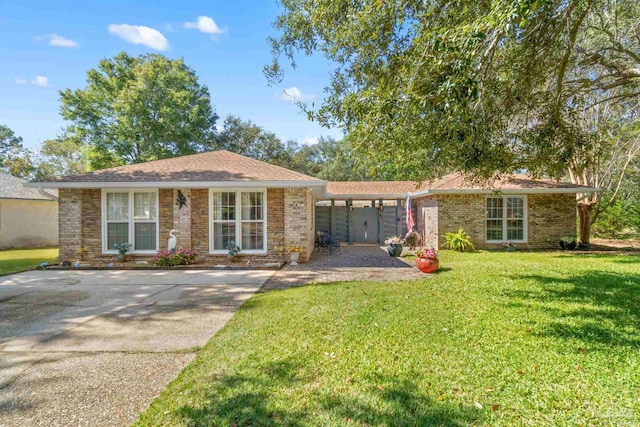 ranch-style house featuring a front lawn