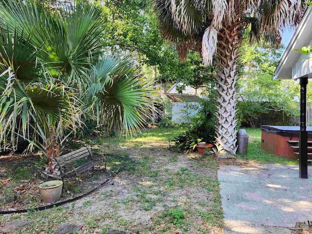 view of yard with a hot tub