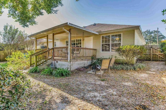 view of front of property featuring a porch