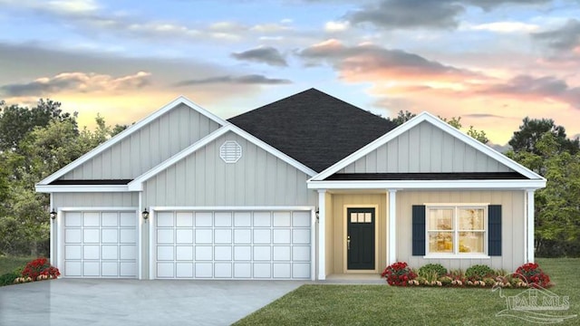 view of front of house featuring a lawn and a garage