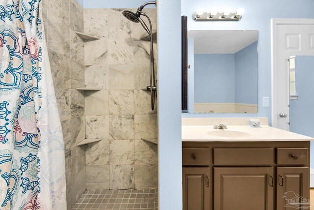 bathroom featuring a shower with curtain and vanity