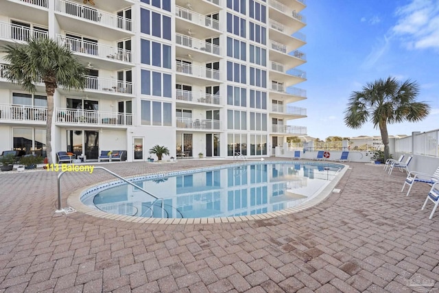 view of swimming pool