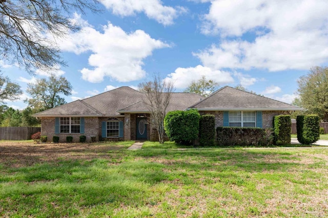 single story home featuring a front yard