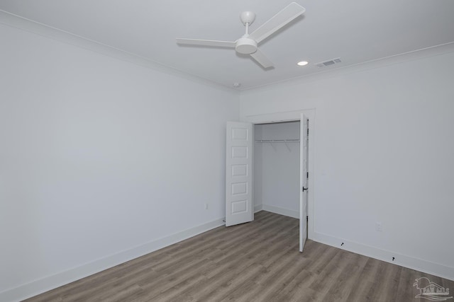 unfurnished bedroom featuring light hardwood / wood-style flooring, ornamental molding, a closet, and ceiling fan