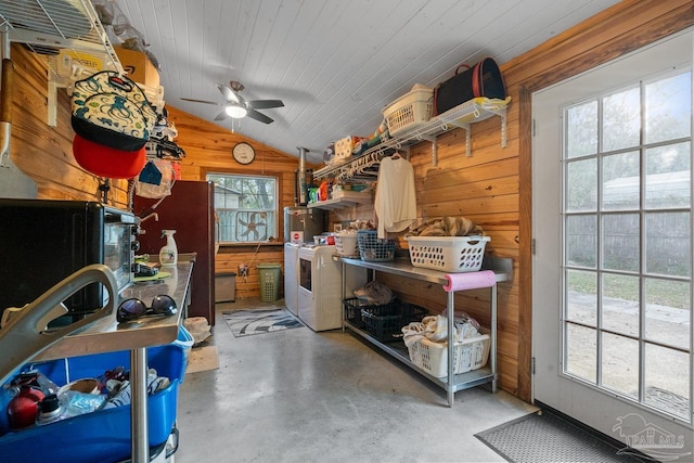 storage area with washing machine and dryer and a ceiling fan