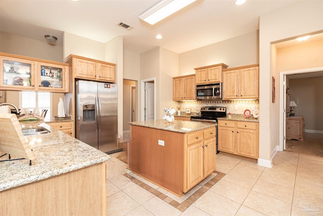2255 Reed Ridge Ct, Navarre, FL 32566 - kitchen with light brown cabinets, visible vents, a sink, backsplash, and appliances with stainless steel finishes