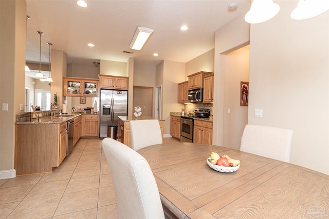 2255 Reed Ridge Ct, Navarre, FL 32566 - dining space featuring light tile patterned flooring, baseboards, visible vents, and recessed lighting