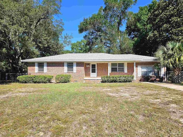 single story home featuring a front yard