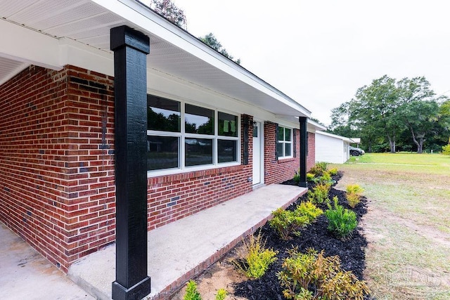 view of side of property featuring a yard