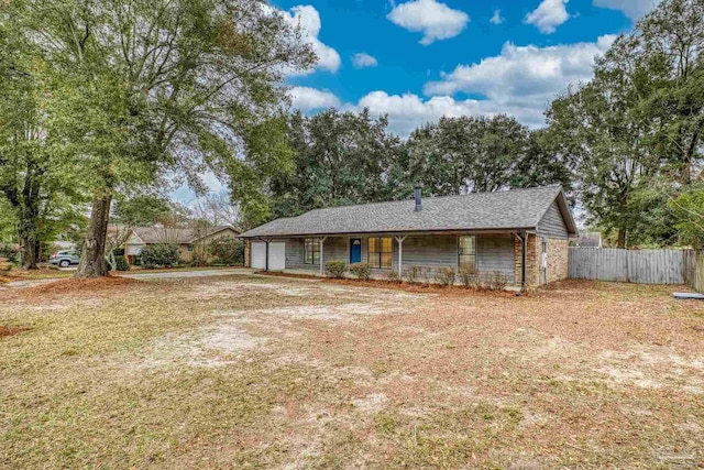 view of front of house featuring a garage and a front yard