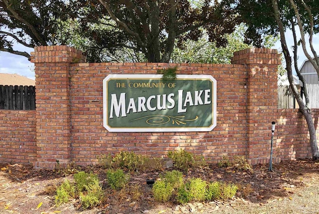 view of community / neighborhood sign