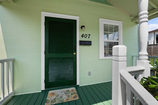 entrance to property featuring a porch