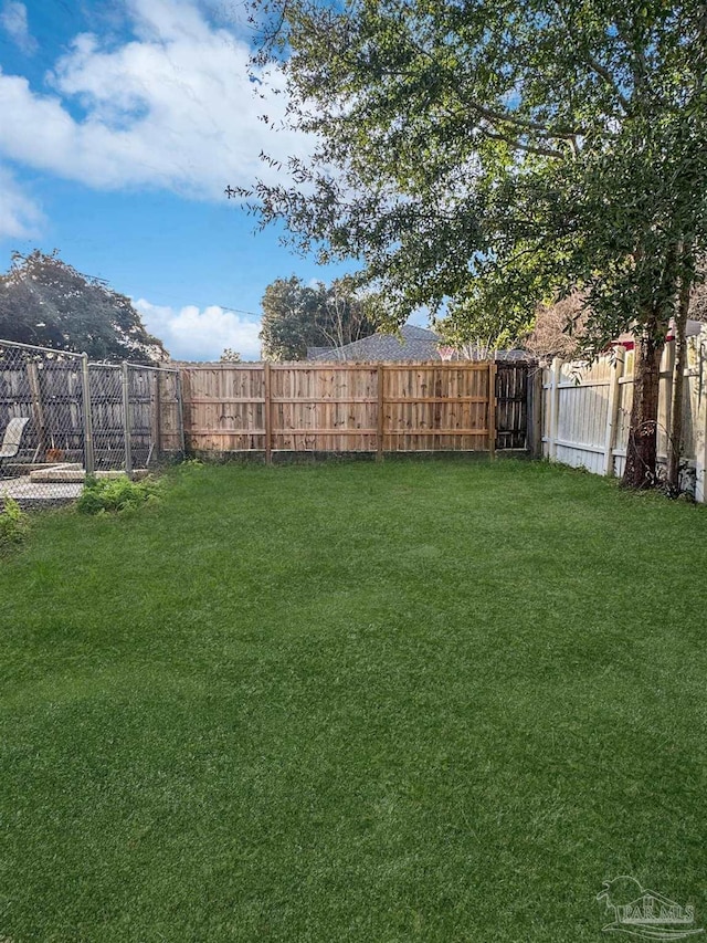 view of yard featuring a fenced backyard