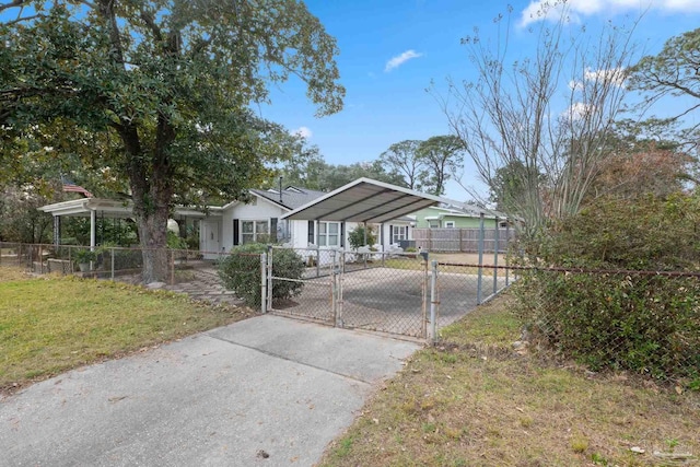 view of front of house featuring a front lawn and a carport