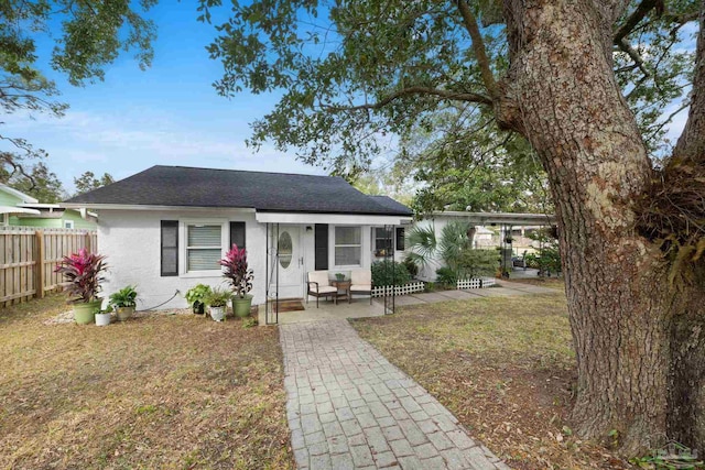 ranch-style house featuring a front lawn