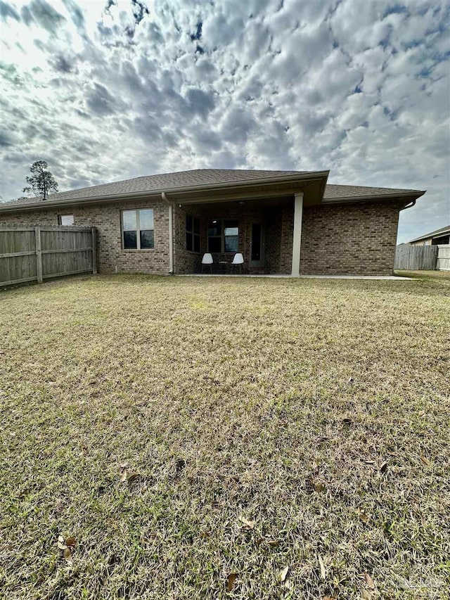 back of house featuring a yard