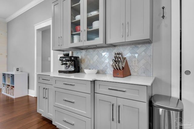 bar with ornamental molding, decorative backsplash, and dark wood-style flooring
